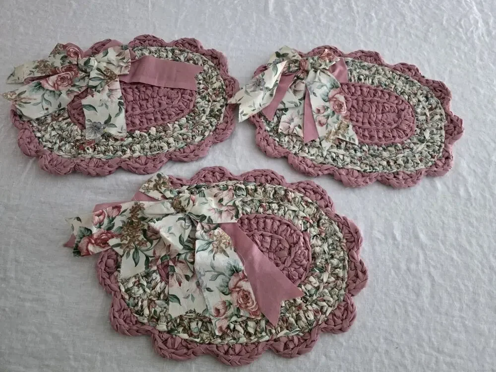 Handmade Rag Rug Placemats Set 3 Cottage Bow Kitsch Cottagecore Vintage Floral